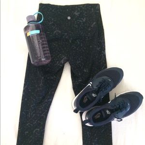 Lululemon Cropped Leggings, Size S. NEVER WORN!!